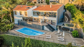 Ample villa with pool and gorgeous ocean view